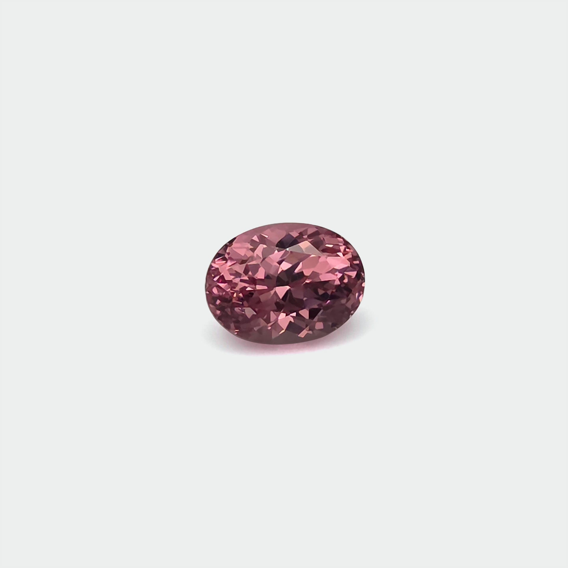 Malaya Garnet - Pink Peach, Oval, 3.47ct