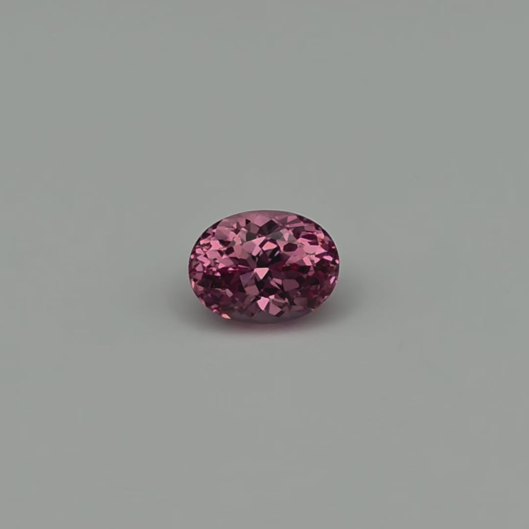 Malaya Garnet - Pink Peach, Oval, 3.47ct